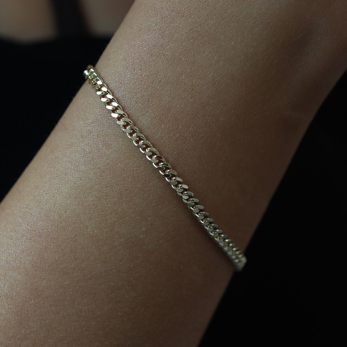 Make a bold statement with this exquisite curb chain gold bracelet. Crafted with precision, it exudes timeless elegance and sophistication. The sturdy links create a stunning visual appeal while reflecting the radiance of the gold. A versatile accessory t