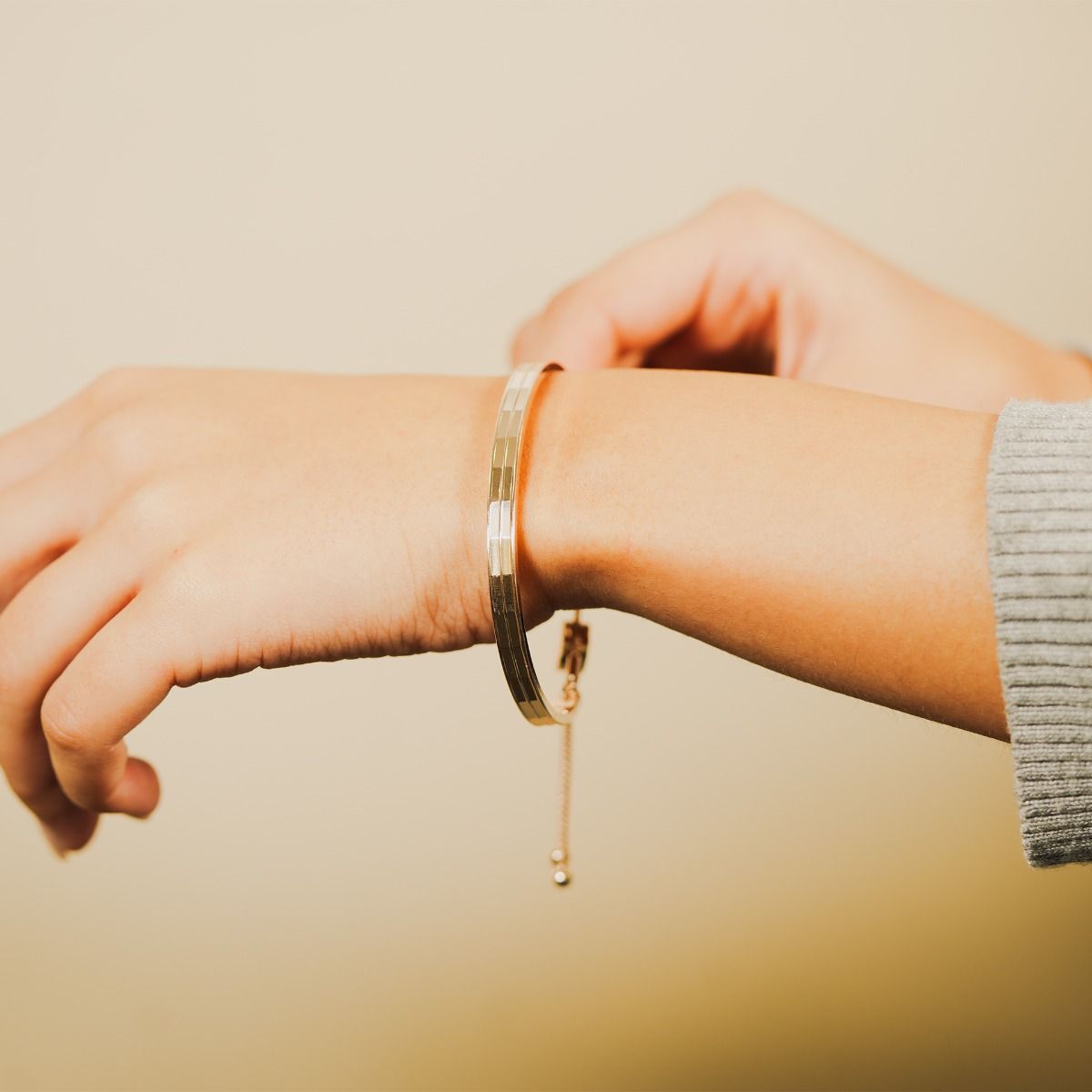 Inspired by the bustle and fun of the city, this striking bangle allows you to add style to any outfit. Featuring a modern take on a classic friendship bracelet design, with a faceted finish to accentuate the shine. 