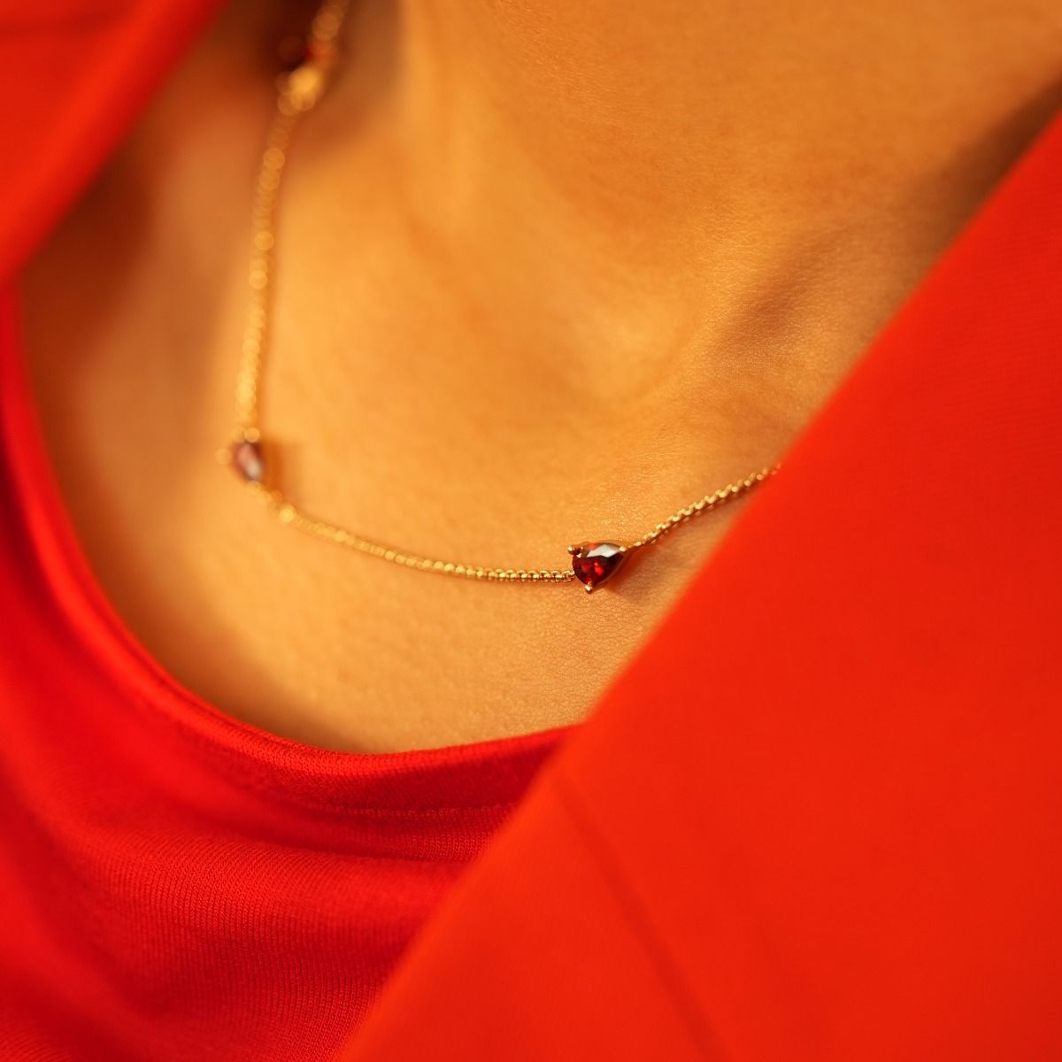 The Dainty Stud and Choker Set provides an understated appeal as it combines a delicate chain choker with vibrant cubic zirconia stones. Therefore, epitomising subtle allure with its effortless use of colour and lightweight characteristics. 