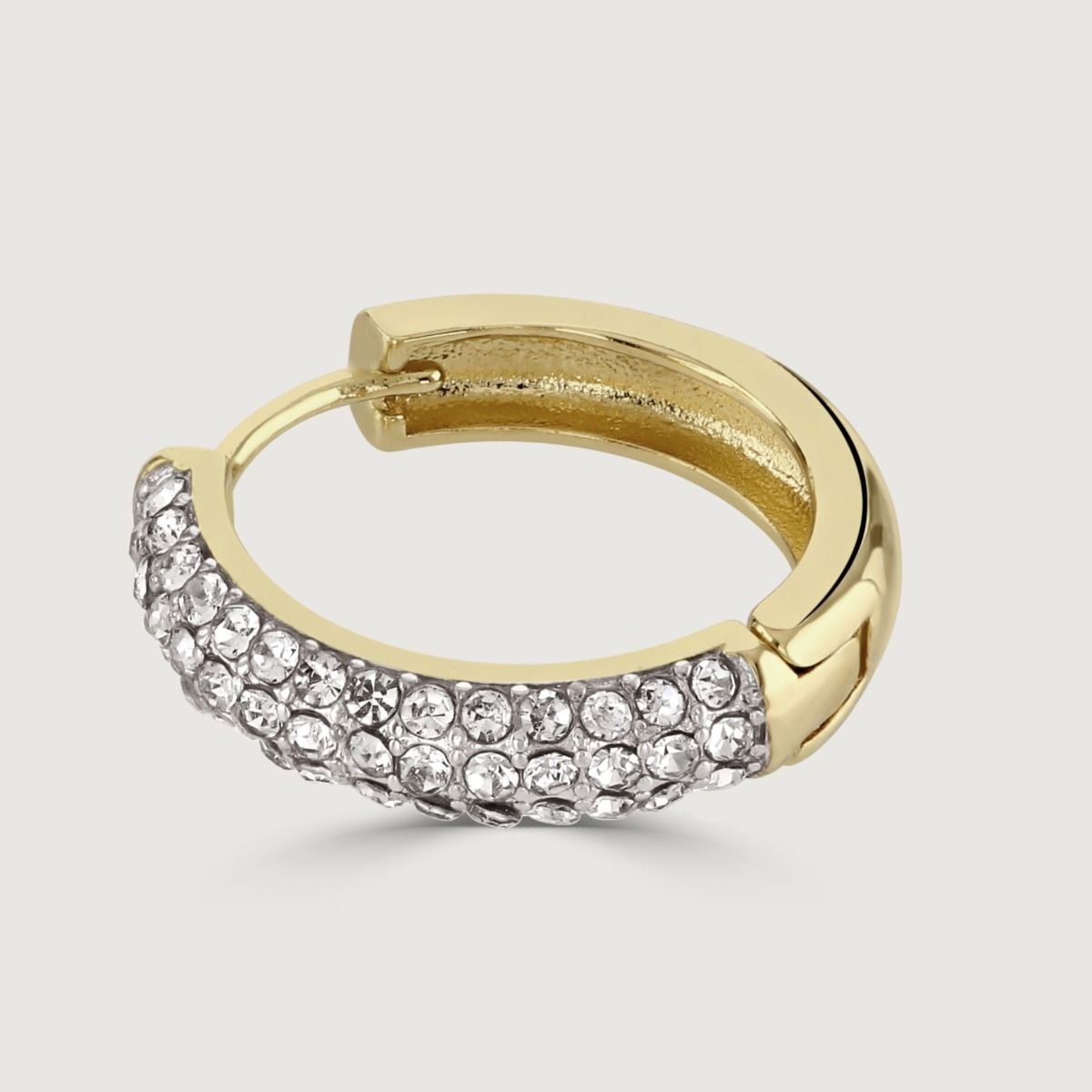 The Two-Tone Pave Huggie Earrings are exquisite pieces that effortlessly combine elegance and glamour. The sparkling pave detailing exudes sophistication, whilst making it an everyday staple.