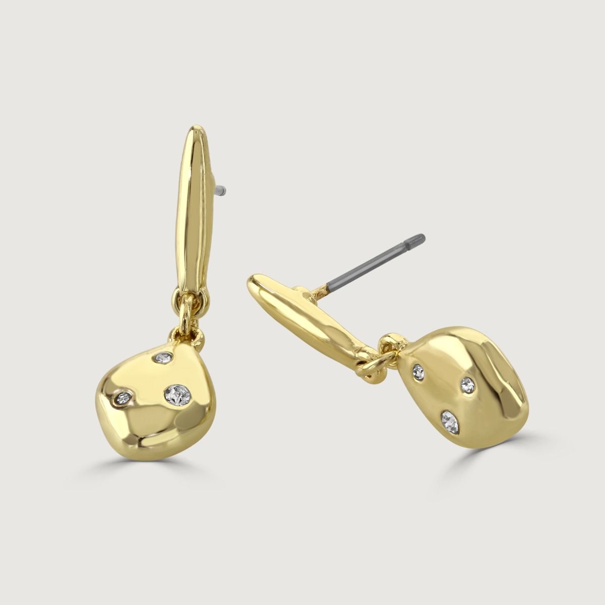 The Crystal Set Polished Drop Earrings are captivating and glamorous accessories. Expertly crafted with polished metal and adorned with sparkling crystals, these earrings exude elegance and sophistication. The drop design adds a touch of grace and movemen
