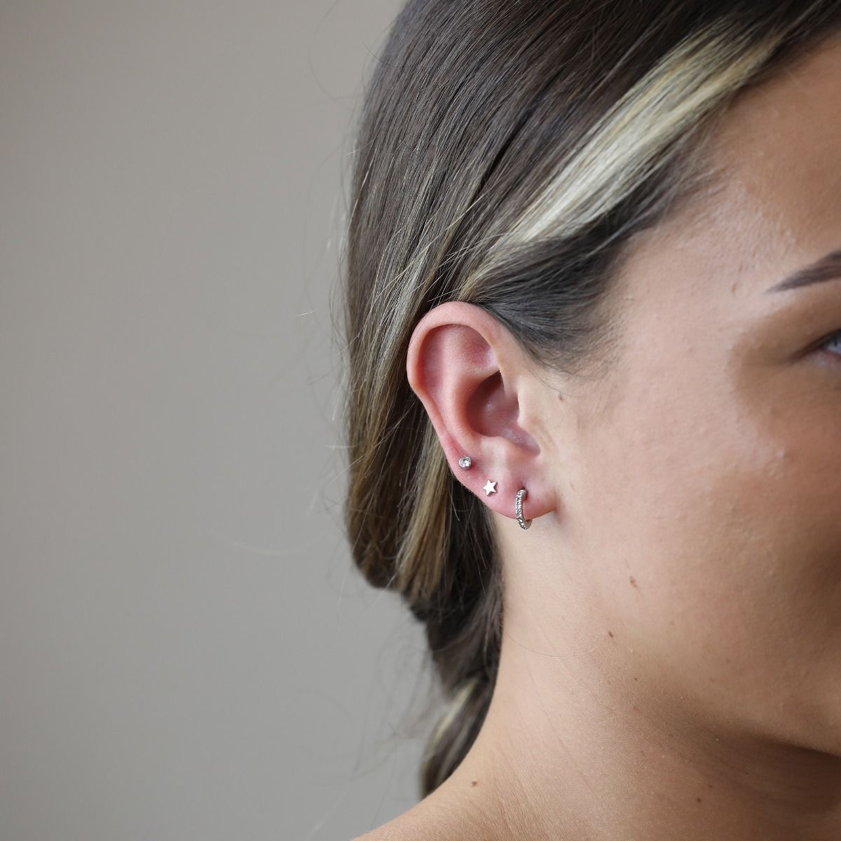 Elevate your earring game with this exquisite Set of Four Imitation Rhodium Earrings. Featuring a variety of styles, including plain studs, playful pineapple designs, sparkling crystal studs, and trendy hoop earrings, this collection offers versatility an