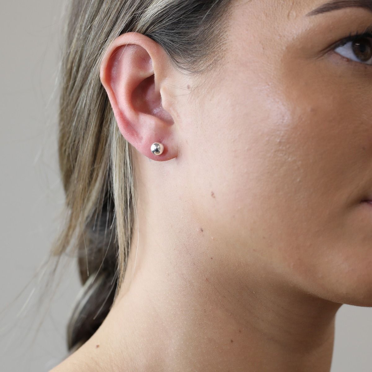 Elevate your ear game with this elegant set of three polished studs. Crafted in gold, rose gold, and silver, each pair offers a timeless and versatile accessory for any occasion. Whether you prefer a classic gold, a romantic rose gold, or a sleek silver, 
