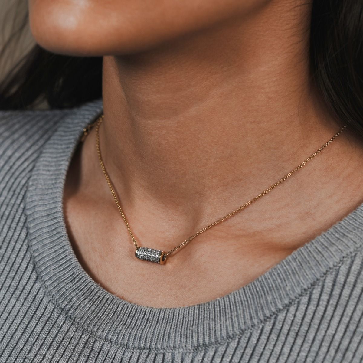 Elevate your style with the Pave Barrel Necklace. This exquisite piece showcases an eye-catching barrel adorned with sparkling cubic zirconia stones, creating a captivating blend of sophistication and glamour. 