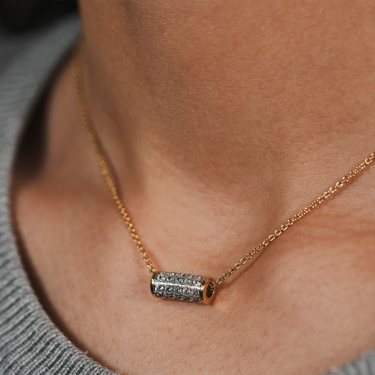 Elevate your style with the Pave Barrel Necklace. This exquisite piece showcases an eye-catching barrel adorned with sparkling cubic zirconia stones, creating a captivating blend of sophistication and glamour. 