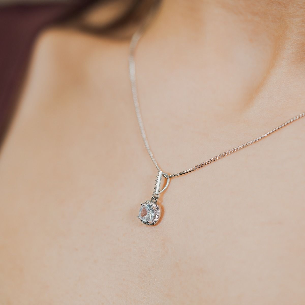 The Clear Cushion Drop Pendant is a enrapturing piece. Impeccably shaped cubic zirconia stones encircle a brilliant clear cushion cut centre, exuding a mesmerising allure. 