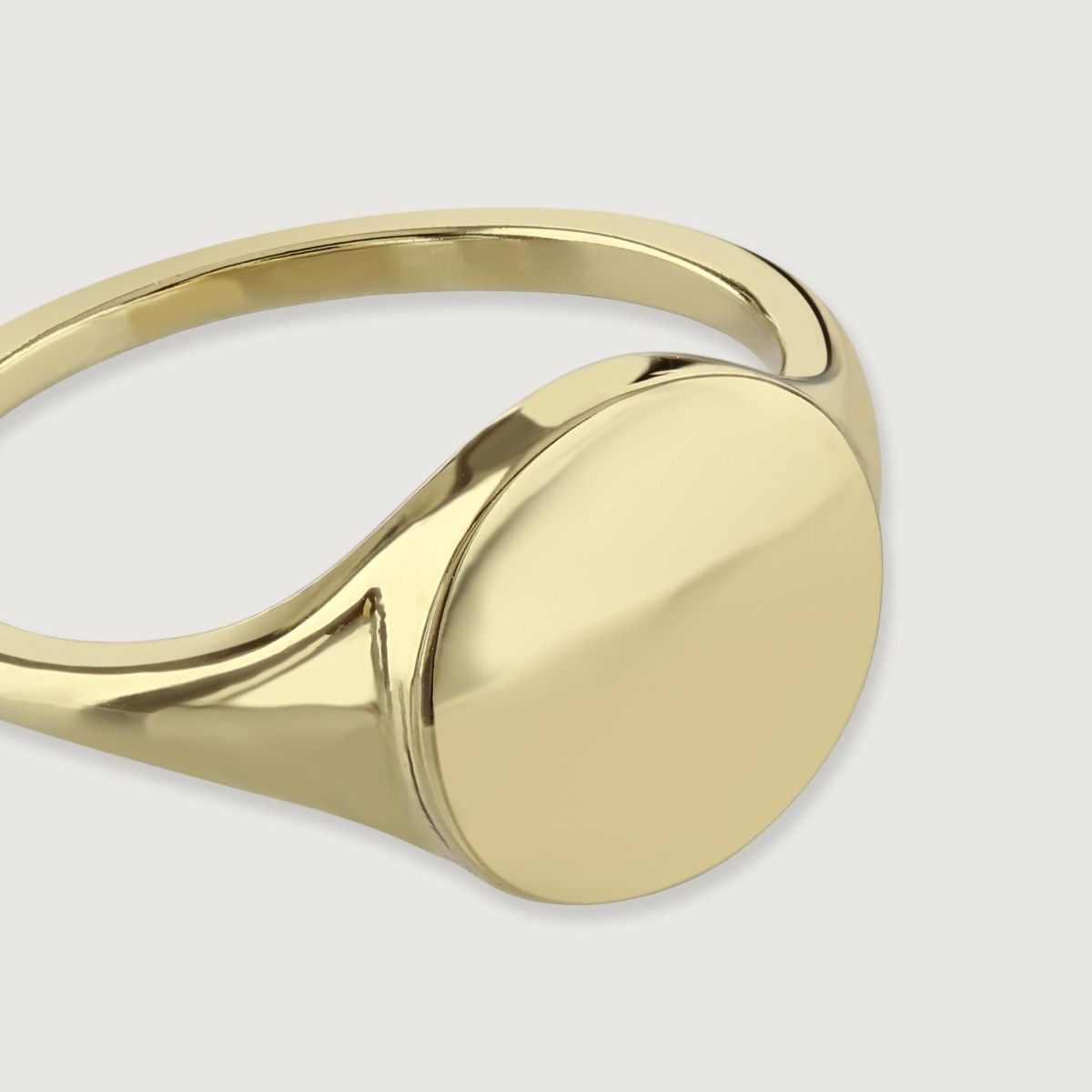 The Round Design Gold Signet Ring is a timeless and elegant piece of jewellery. Crafted with precision, this ring features a classic round design on the signet. Made from luxurious gold, it exudes sophistication and style, making it a perfect accessory to