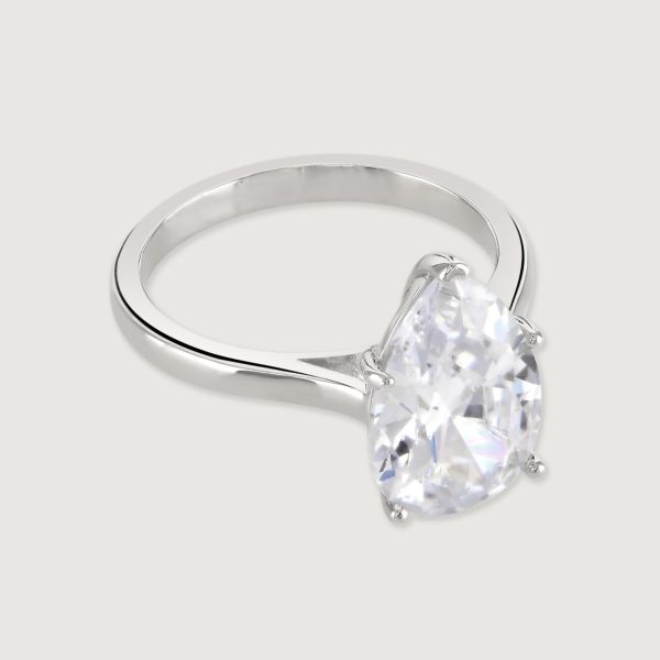 Timeless and elegant, this simply stunning solitaire ring features a pear cut cubic zirconia at it’s centre on a band of cool, polished rhodium plating. An ultimate classic, perfect for any occasion.
